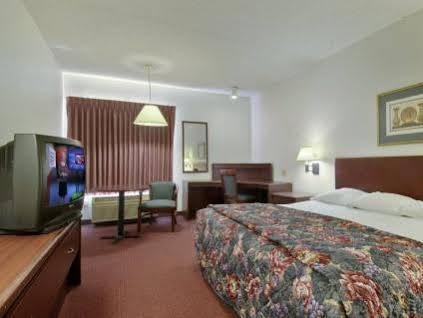 Red Roof Inn Бордман Экстерьер фото